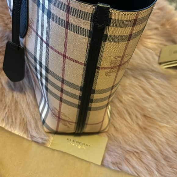 Burberry check leather reverse tote bag - Picture 4 of 7
